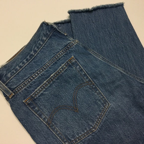 Levi's Wedgie Icon Fit Medium Distressed Jean - Picture 5 of 12